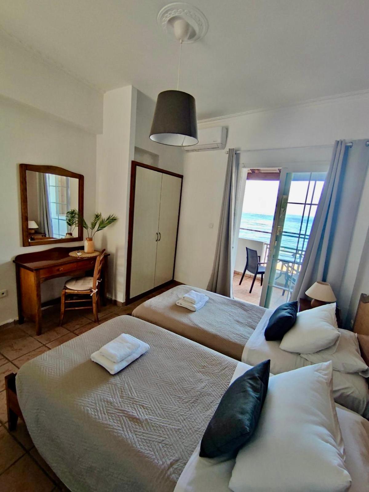 Nereides Apartments Agios Gordios  Ngoại thất bức ảnh